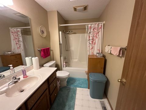 Tiny photo for 2610 38th Street #1, Moline, IL 61265 (MLS # 100000233)