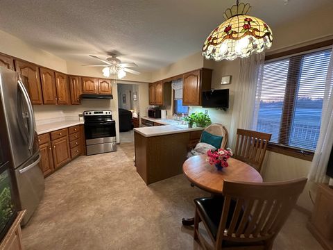 Tiny photo for 2610 38th Street #1, Moline, IL 61265 (MLS # 100000233)