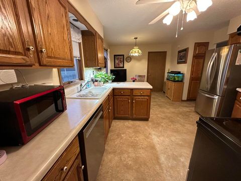 Tiny photo for 2610 38th Street #1, Moline, IL 61265 (MLS # 100000233)