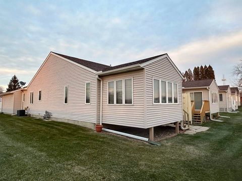 Tiny photo for 2610 38th Street #1, Moline, IL 61265 (MLS # 100000233)