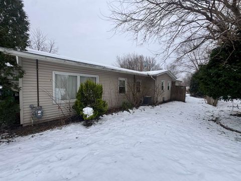 Tiny photo for 2435 E 41st Street, Davenport, IA 52806 (MLS # 100000028)