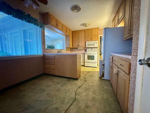 Tiny photo for 2435 E 41st Street, Davenport, IA 52806 (MLS # 100000028)