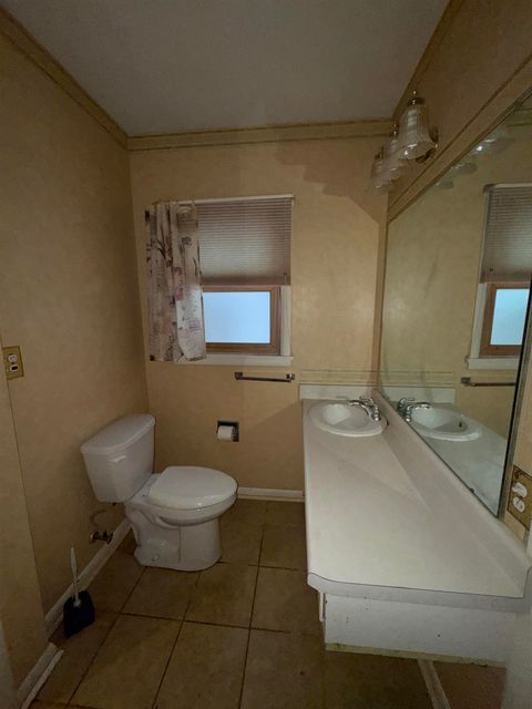 Tiny photo for 2435 E 41st Street, Davenport, IA 52806 (MLS # 100000028)