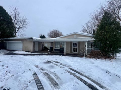 Photo of 2435 E 41st Street, Davenport, IA 52806 (MLS # 100000028)