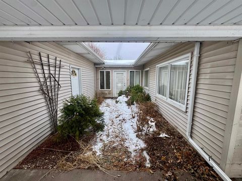 Tiny photo for 2435 E 41st Street, Davenport, IA 52806 (MLS # 100000028)