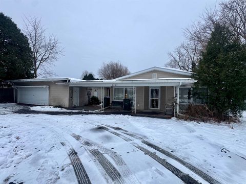 Tiny photo for 2435 E 41st Street, Davenport, IA 52806 (MLS # 100000028)