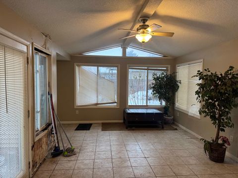 Tiny photo for 2435 E 41st Street, Davenport, IA 52806 (MLS # 100000028)