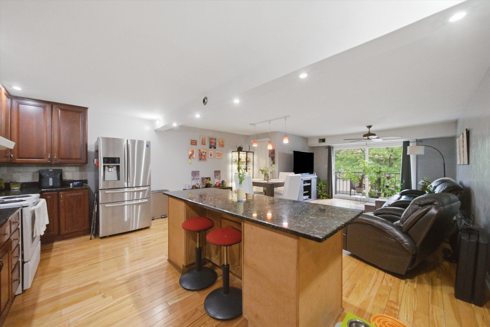 801 Oakton Street 204
