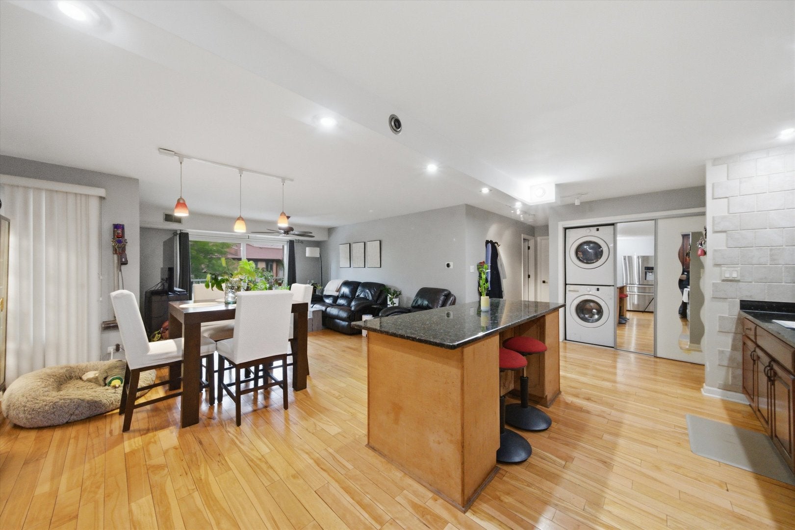 801 Oakton Street 204