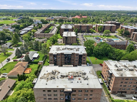 Tiny photo for 9331 Landings Lane #305, Des Plaines, IL 60016 (MLS # 12699198)