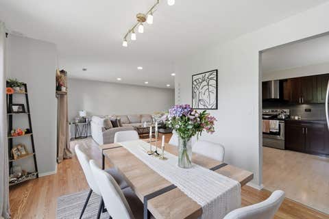 Tiny photo for 9331 Landings Lane #305, Des Plaines, IL 60016 (MLS # 12699198)