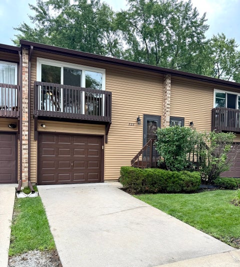 Photo of 328 Ottawa Drive, Bolingbrook, IL 60440 (MLS # 12733836)