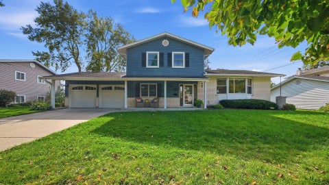 Photo of 1363 E Kenilworth Avenue, Palatine, IL 60074 (MLS # 12781052)