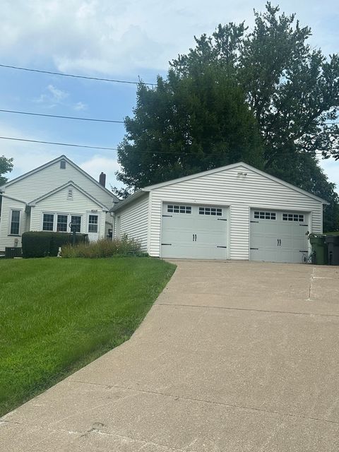 Tiny photo for 1363 2nd Avenue S, Clinton, IA 52732 (MLS # 12554787)