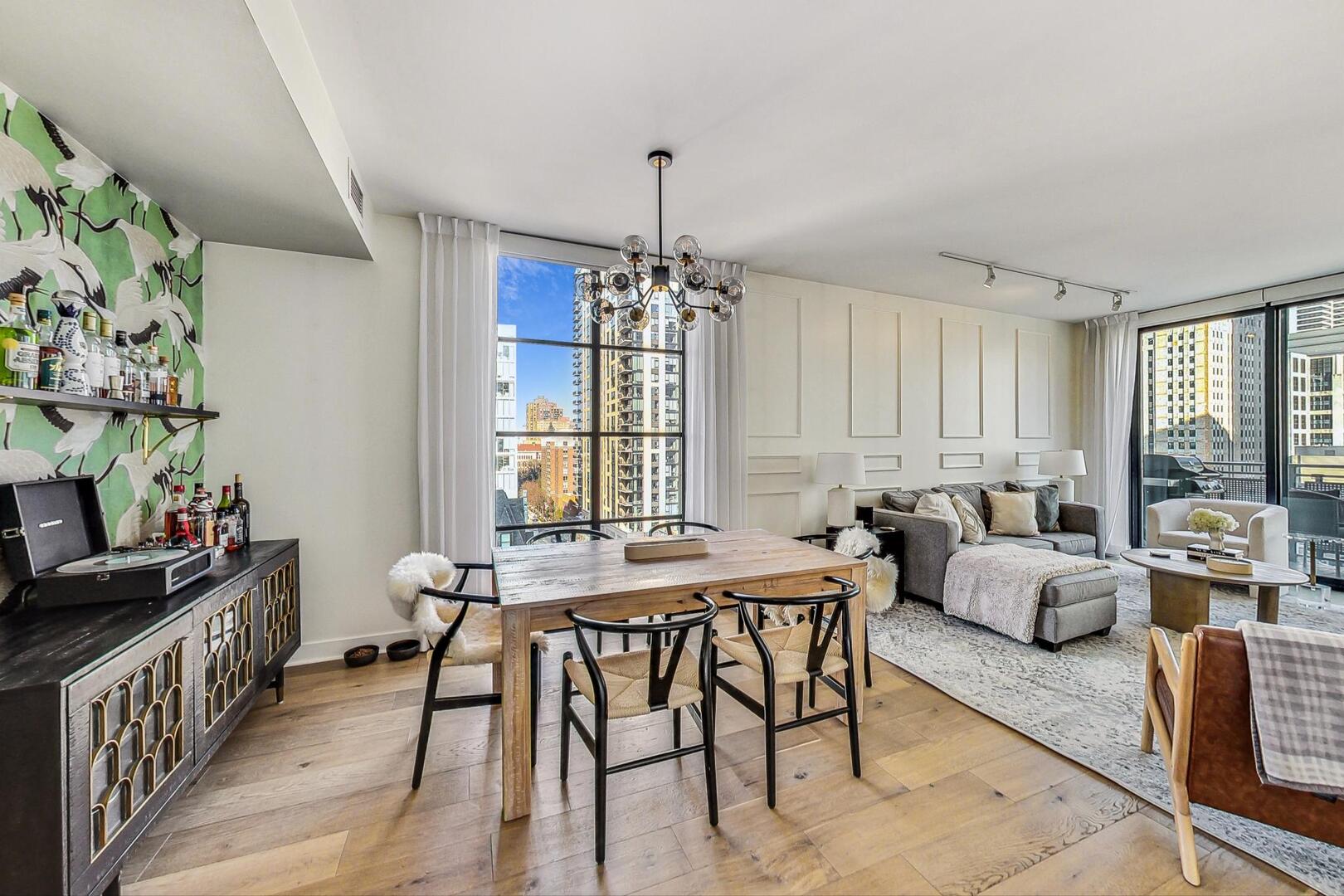 744 N Clark Street 1005