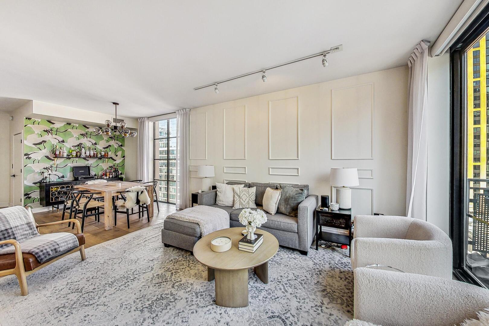 744 N Clark Street 1005