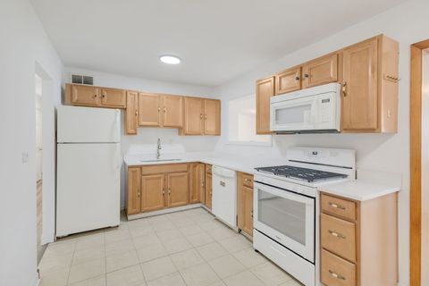 Tiny photo for 533 Redwood Road, Bolingbrook, IL 60440 (MLS # 12599143)