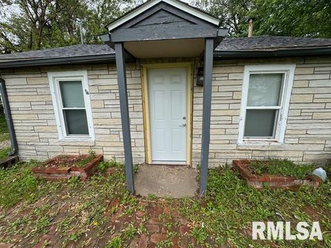 Tiny photo for 6812 33rd Street, Moline, IL 61265 (MLS # 12570199)