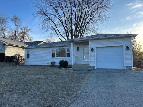 3 beds bed, 1 baths bath property at 378 council trail, lake in the hills, IL 60156