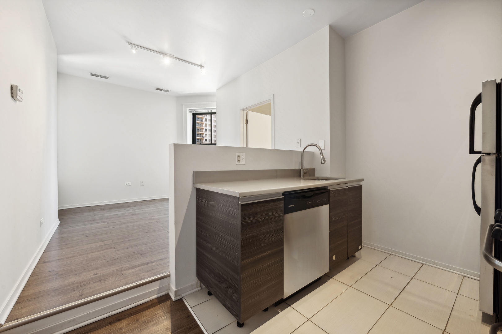 30 E Roosevelt Road 802