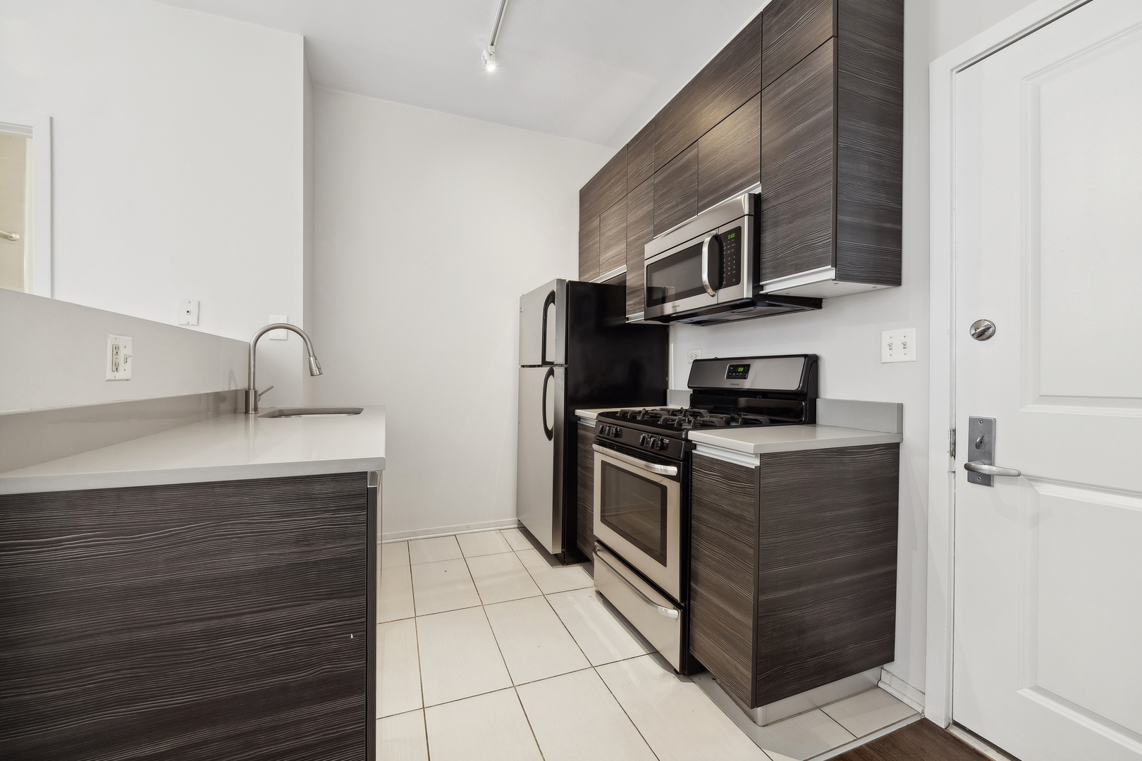 30 E Roosevelt Road 802