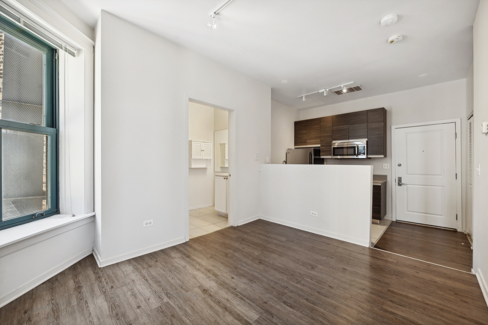 30 E Roosevelt Road 802