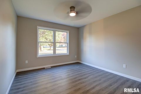 Tiny photo for 1024 11TH Avenue, Fulton, IL 52732 (MLS # QC4267703)