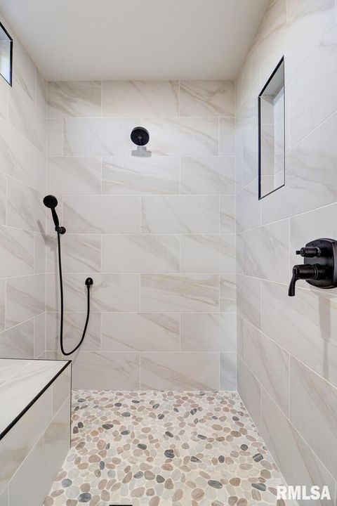 Tiny photo for 1024 11TH Avenue, Fulton, IL 52732 (MLS # QC4267703)