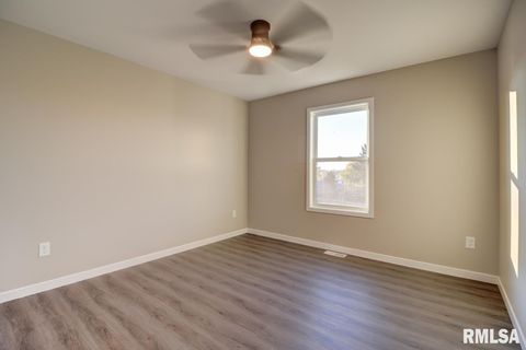 Tiny photo for 1024 11TH Avenue, Fulton, IL 52732 (MLS # QC4267703)