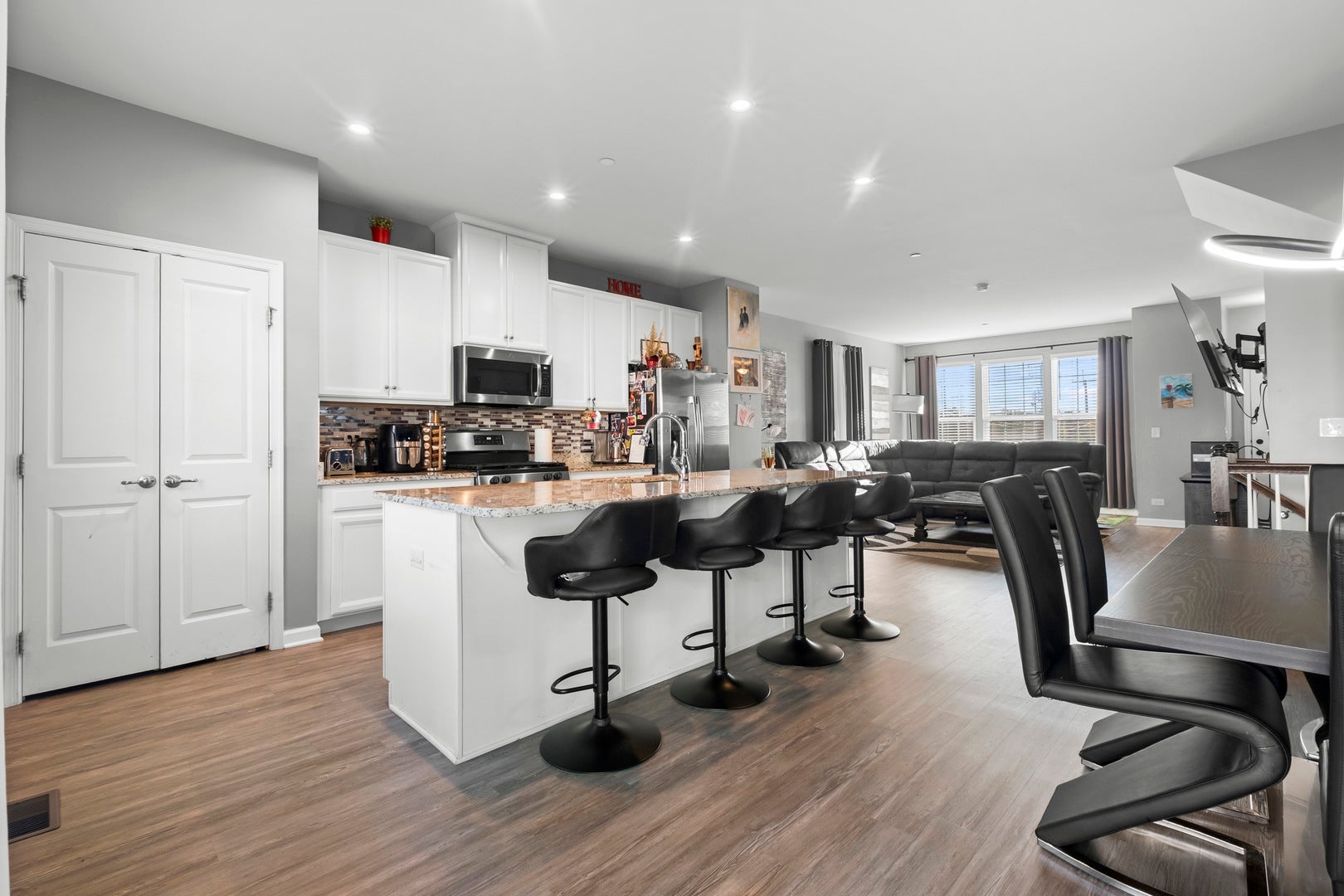 47 Nicholas Drive E