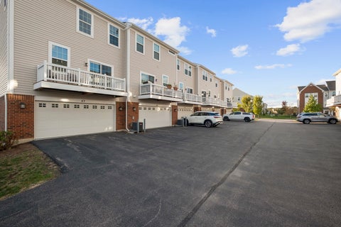 Tiny photo for 47 Nicholas Drive E, Des Plaines, IL 60016 (MLS # 12725770)
