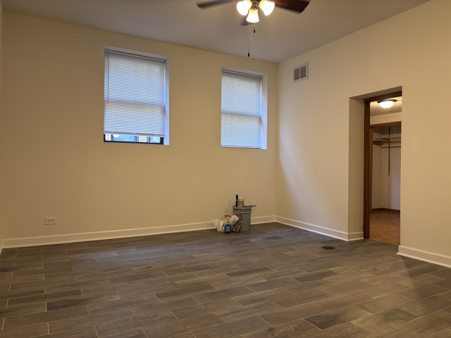 4054 N Sheridan Road BW