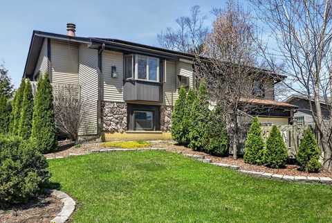 Tiny photo for 1170 Lancaster Court, Hoffman Estates, IL 60195 (MLS # 12614989)