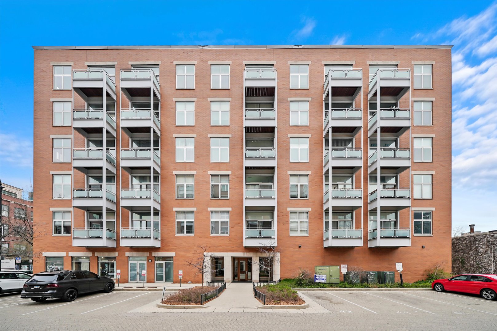939 W Madison Street 201