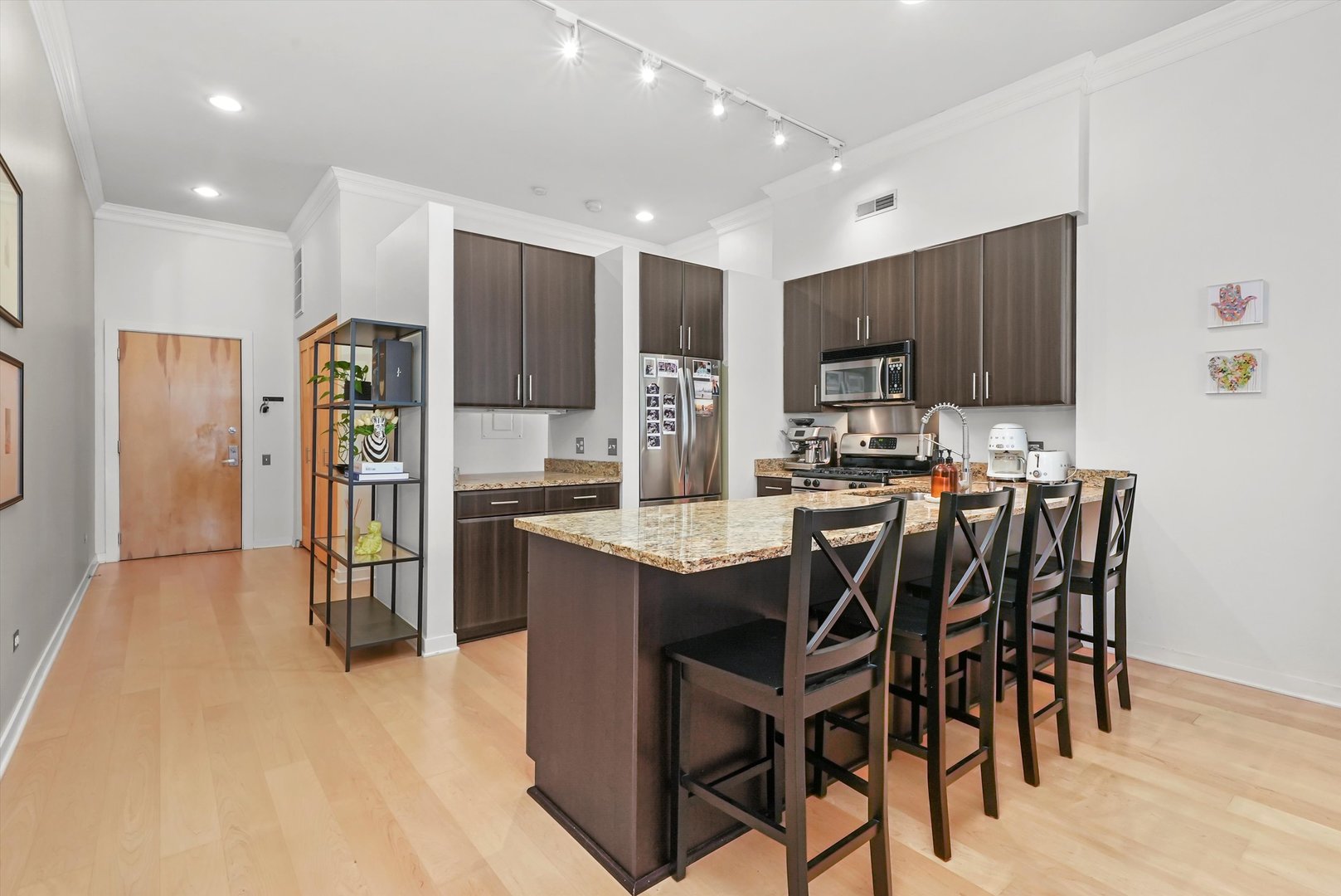 939 W Madison Street 201