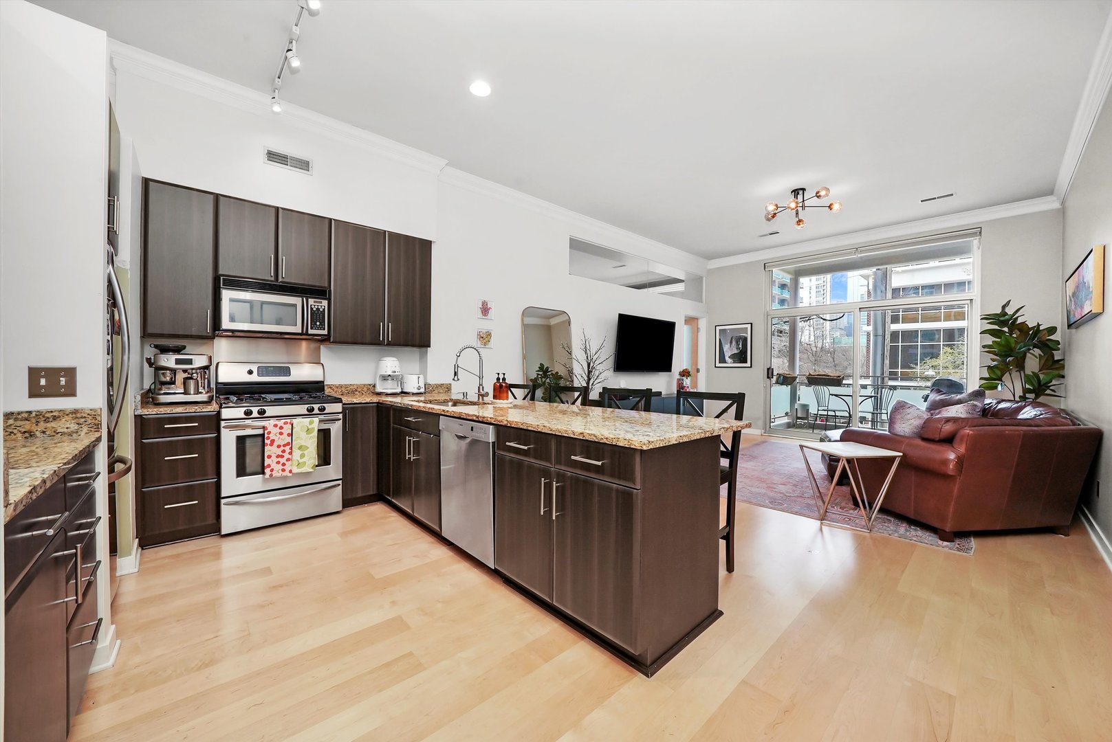 939 W Madison Street 201