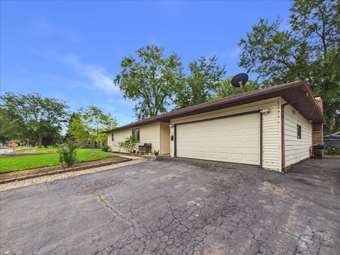 Tiny photo for 121 Fairway Road, Carpentersville, IL 60110 (MLS # 12770469)
