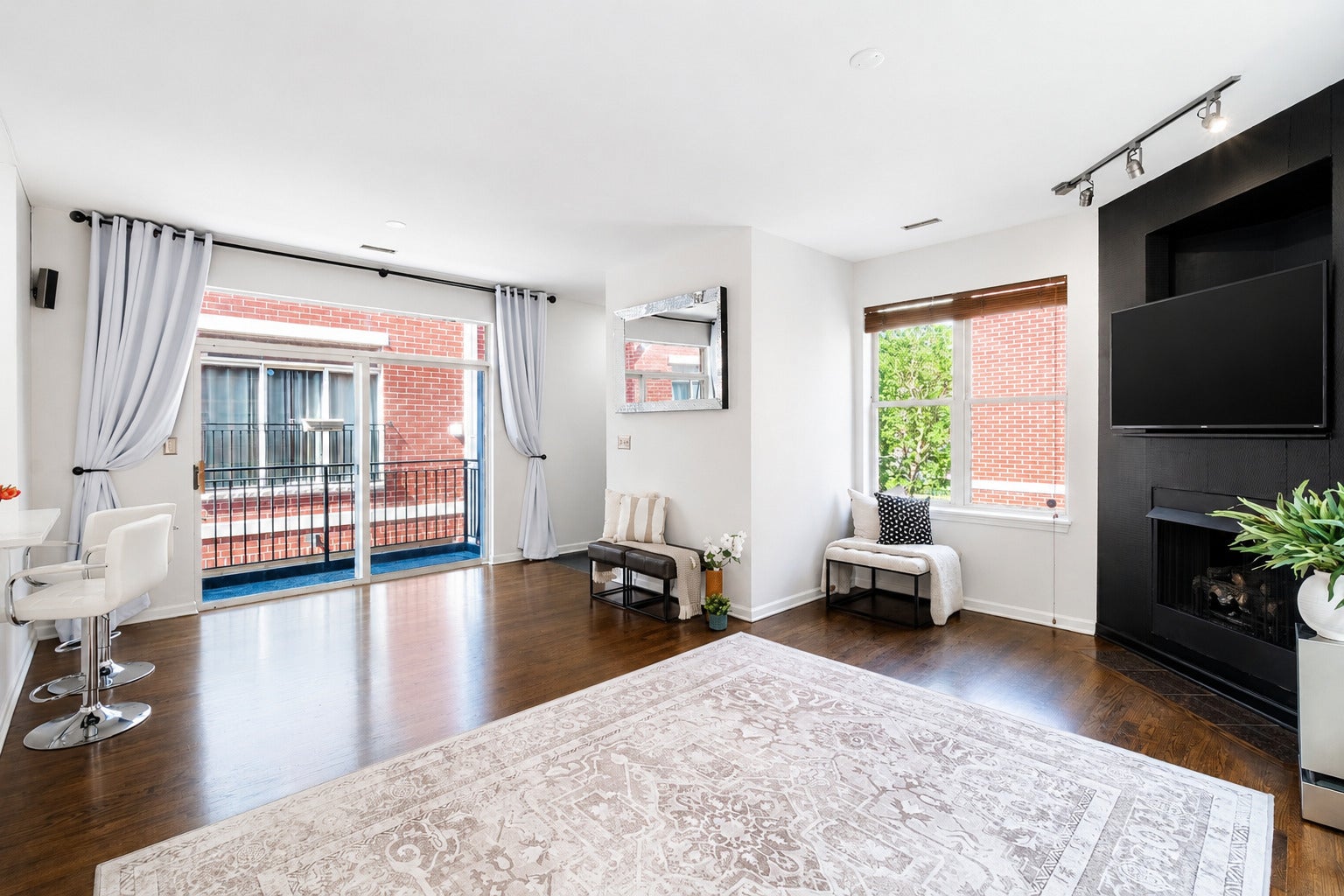 715 W Eastman Street 0