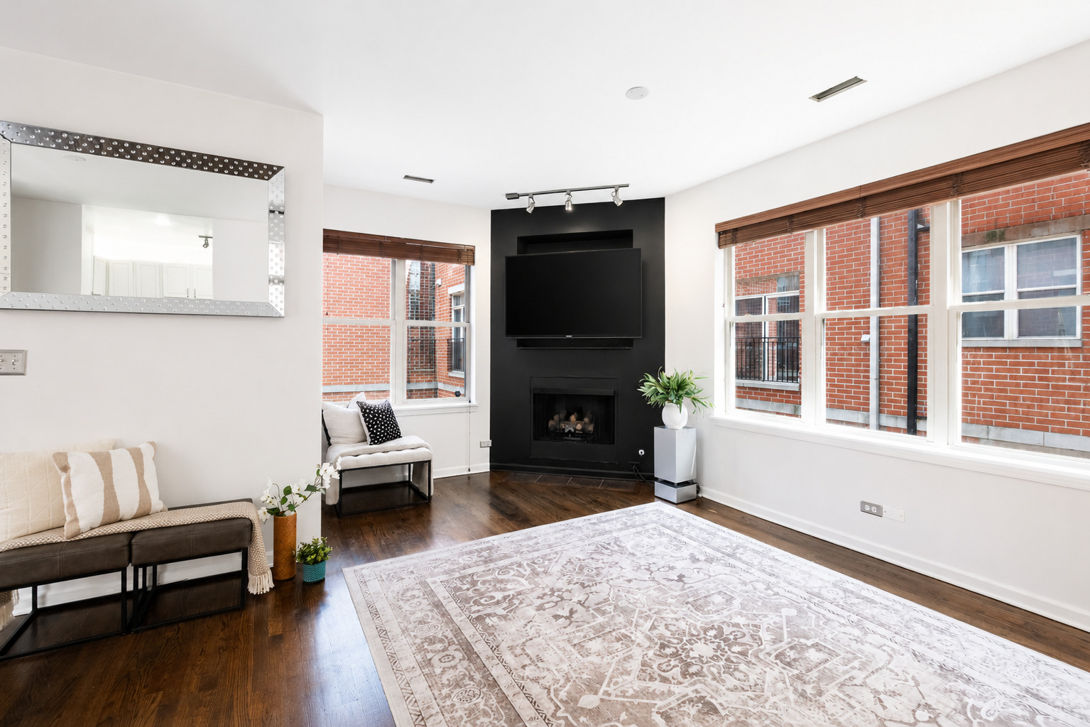 715 W Eastman Street 0