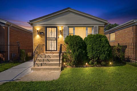 Photo of 1148 W 115th Street, Chicago, IL 60643 (MLS # 12739768)