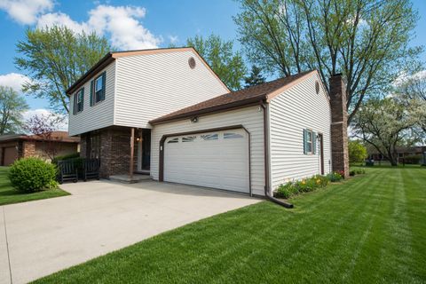 Tiny photo for 803 Greenridge Drive, Sterling, IL 61081 (MLS # 12623934)