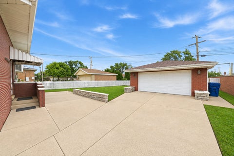 Tiny photo for 9429 Major Avenue, Oak Lawn, IL 60453 (MLS # 12779554)