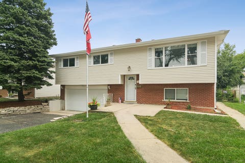 Tiny photo for 117 S EVERGREEN Avenue, Addison, IL 60101 (MLS # 12703940)