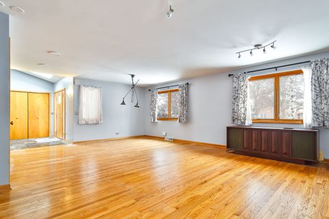 Tiny photo for 526 S Benton Street, Palatine, IL 60067 (MLS # 12531935)