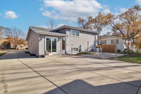Tiny photo for 526 S Benton Street, Palatine, IL 60067 (MLS # 12531935)