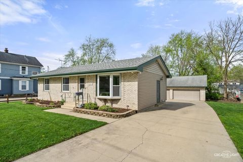 Photo of 1117 Douglas Avenue, Aurora, IL 60505 (MLS # 12611926)