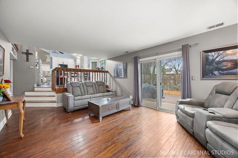 Tiny photo for 525 Chester Court W, Aurora, IL 60504 (MLS # 12584977)