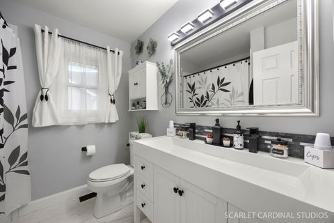 Tiny photo for 525 Chester Court W, Aurora, IL 60504 (MLS # 12584977)