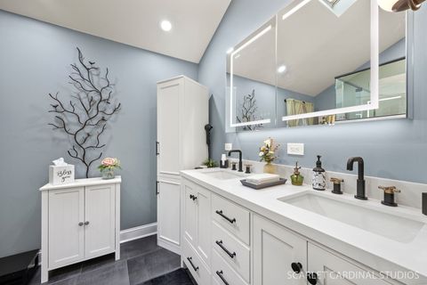 Tiny photo for 525 Chester Court W, Aurora, IL 60504 (MLS # 12584977)