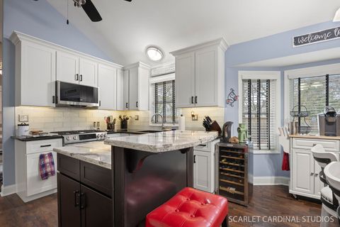 Tiny photo for 525 Chester Court W, Aurora, IL 60504 (MLS # 12584977)